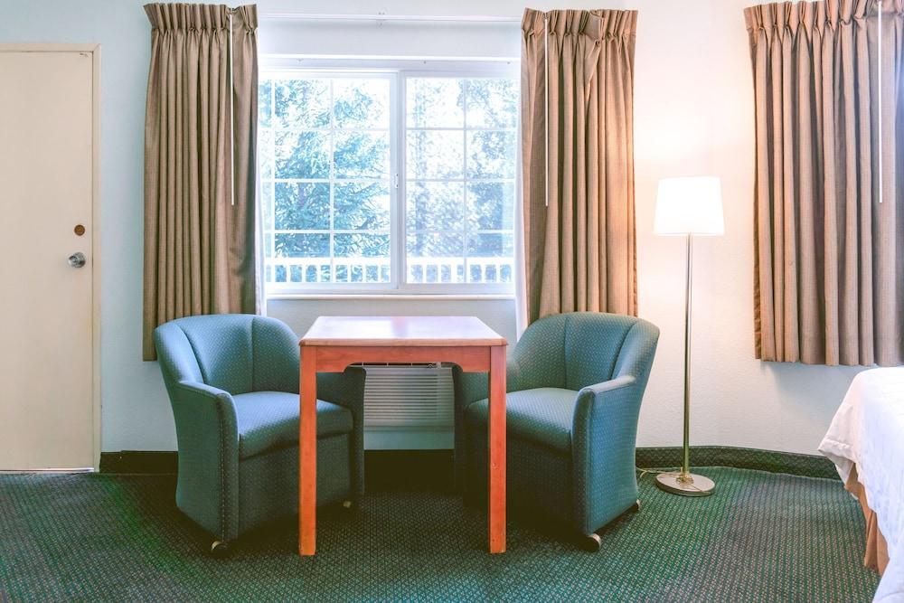 Riverfront Inn Roseburg Bagian luar foto