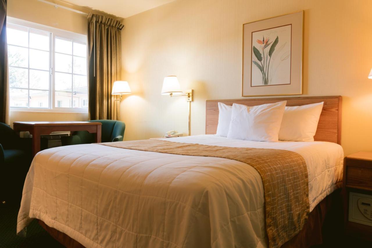 Riverfront Inn Roseburg Bagian luar foto