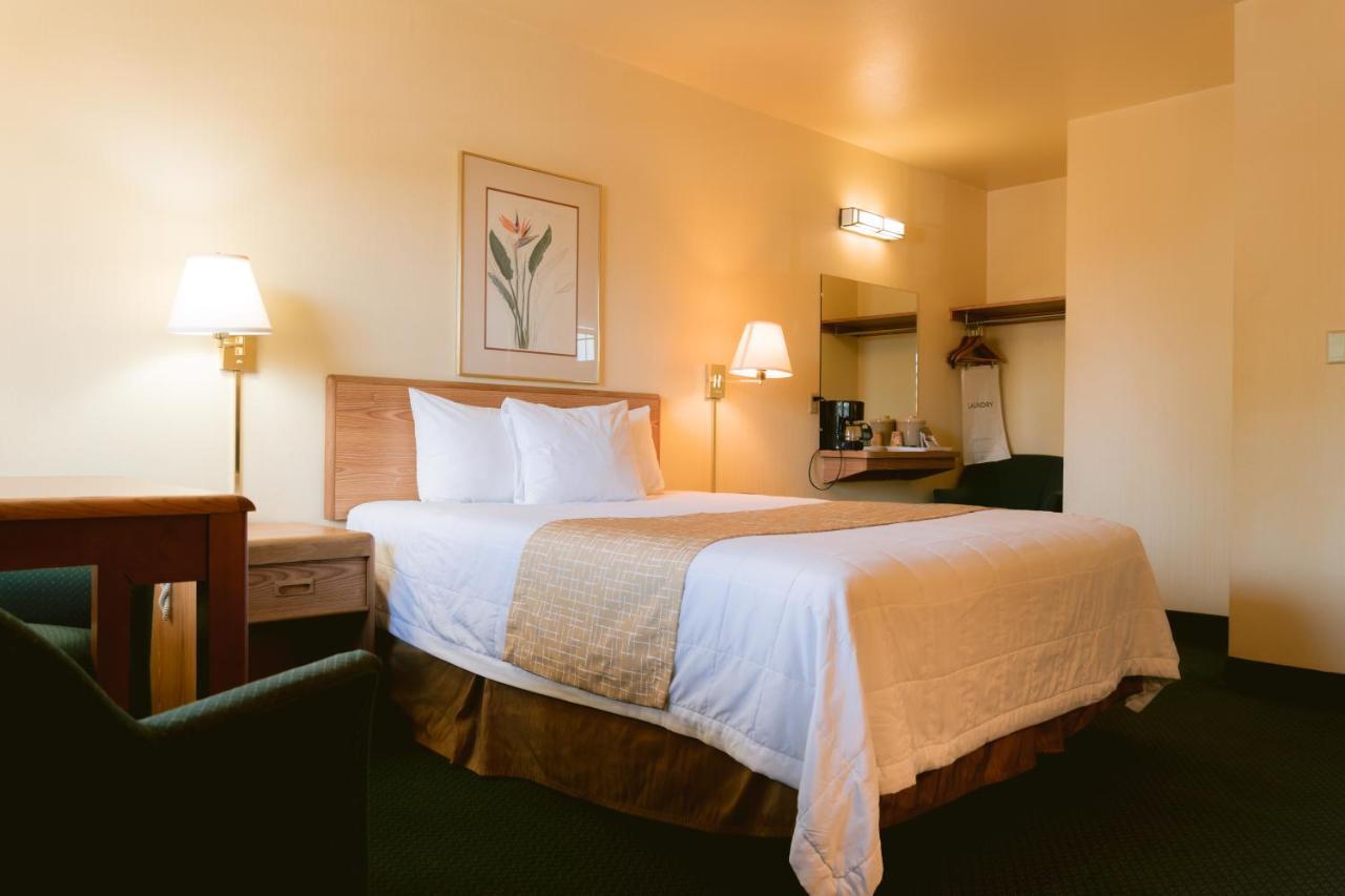 Riverfront Inn Roseburg Bagian luar foto