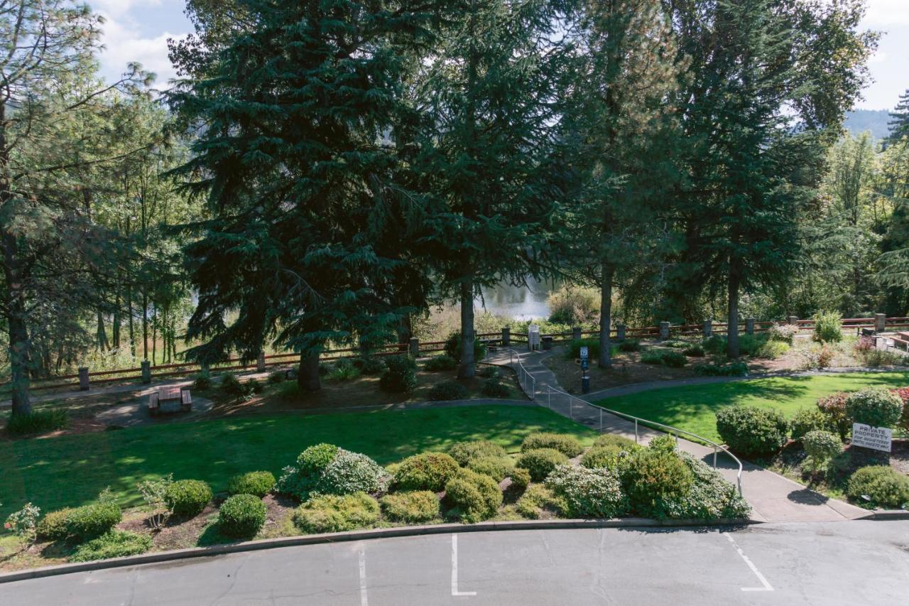 Riverfront Inn Roseburg Bagian luar foto